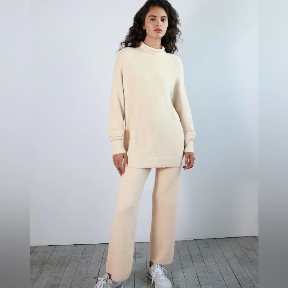 Aritzia Wilfred Free Hush Knit Turtleneck Sweater in Cream - Picture 3 of 10
